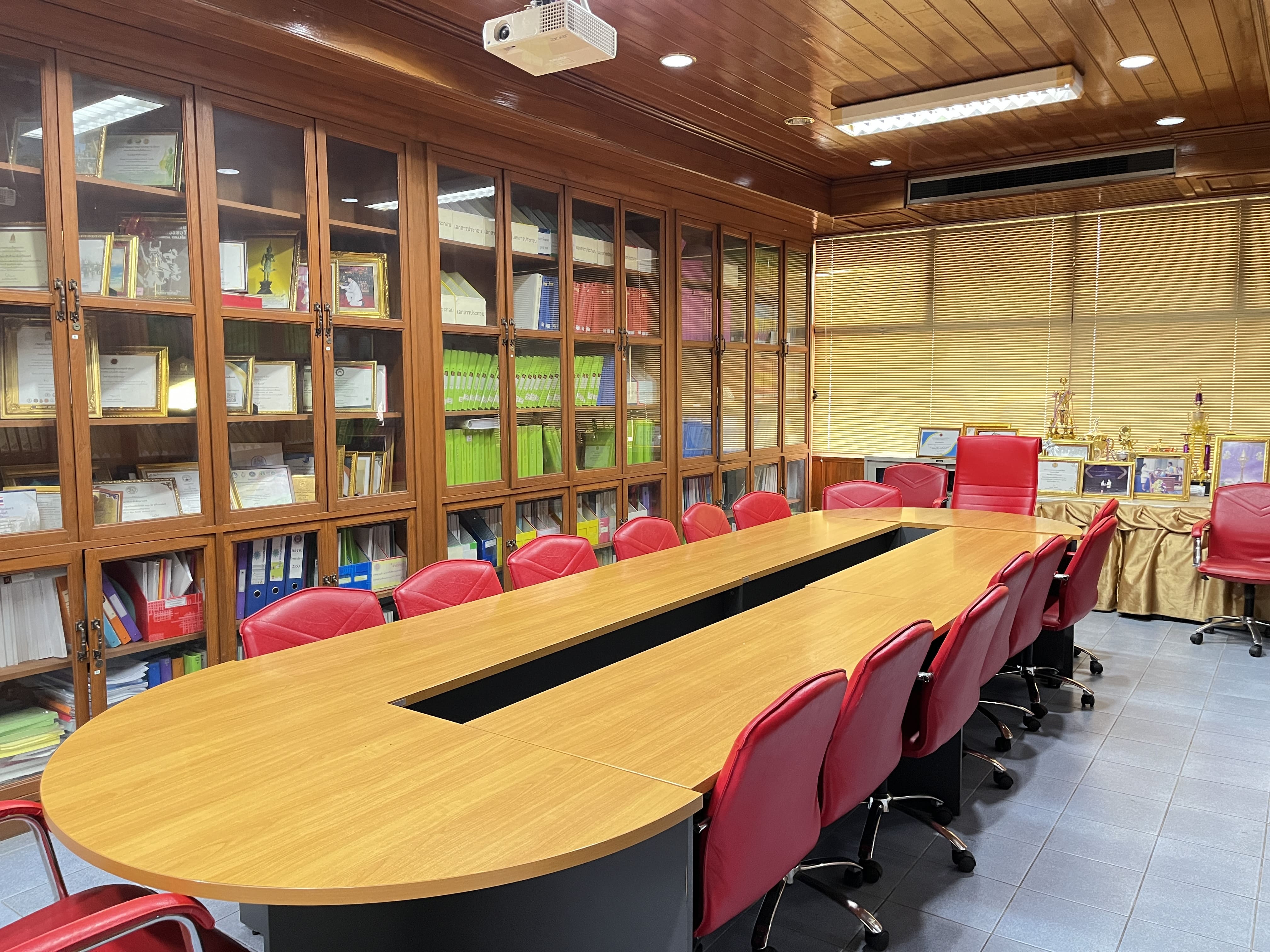 ห้องประชุมเล็ก 221